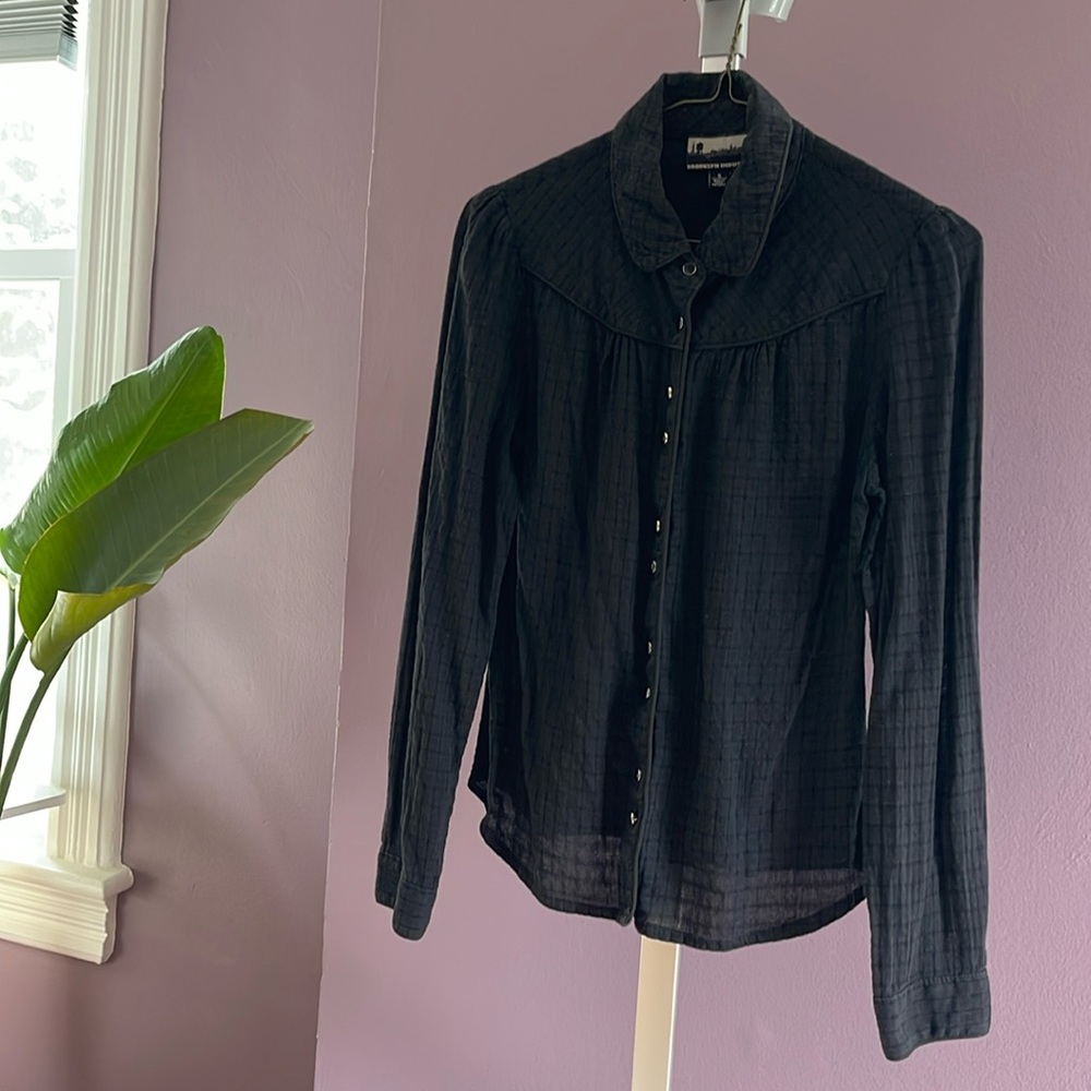 Brooklyn Industries Black button down shirt Small with metal buttons